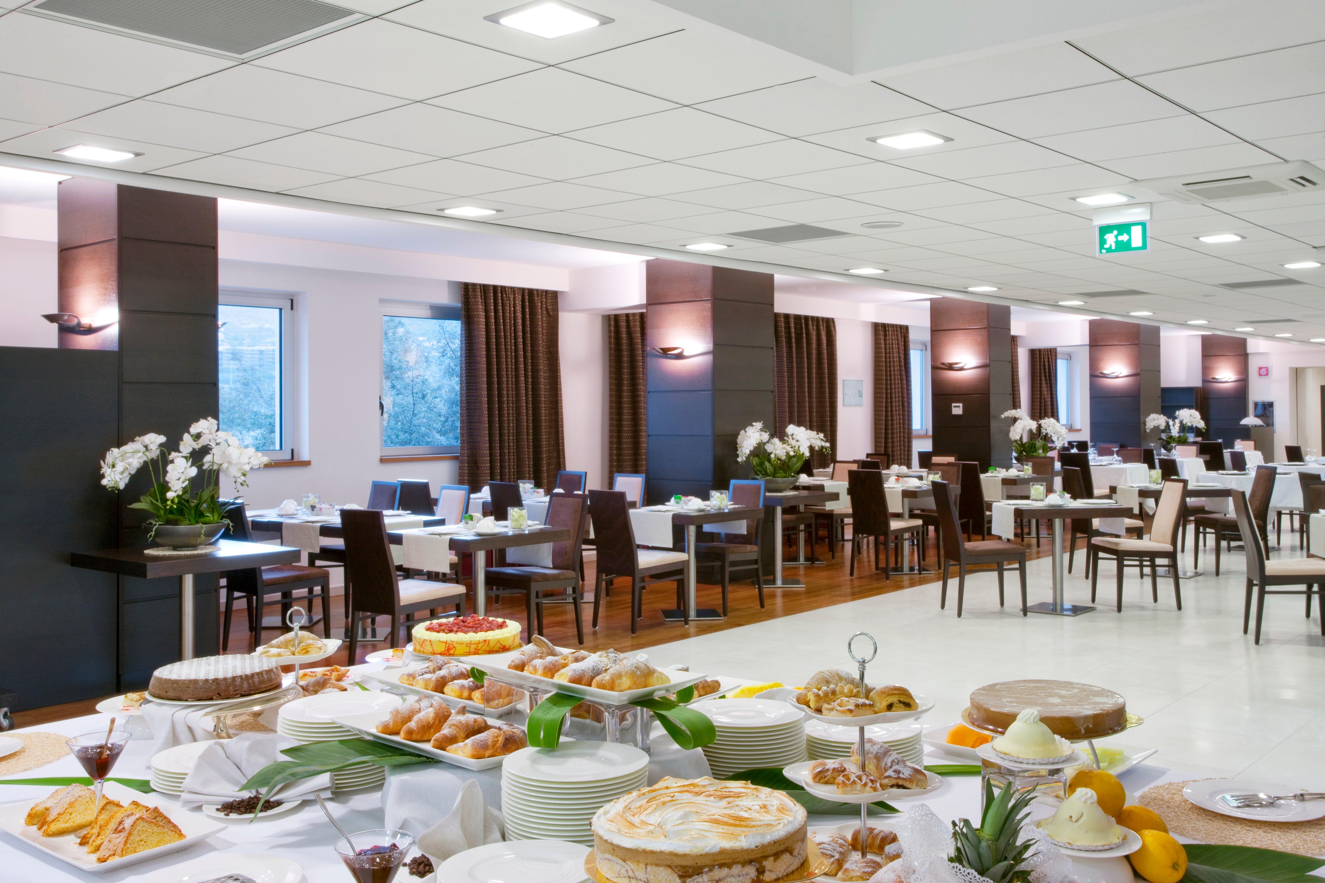 Holiday Inn Salerno-Cava De' Tirreni, an IHG Hotel Esterno foto